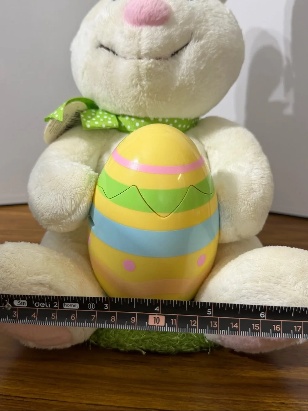 Vintage 2006 Hallmark Rockin’ Rabbit Easter Bunny Plush Musical Untested